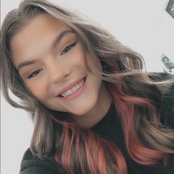 Meet your Posher, Sarah - Picture 1 of 1